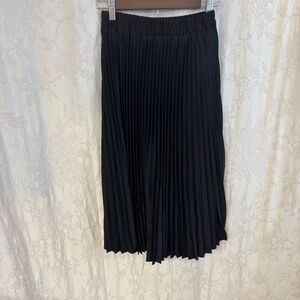 Dazy Woman’s Below The Knee Length Elastic Waist Pleated Skirt Black Size S